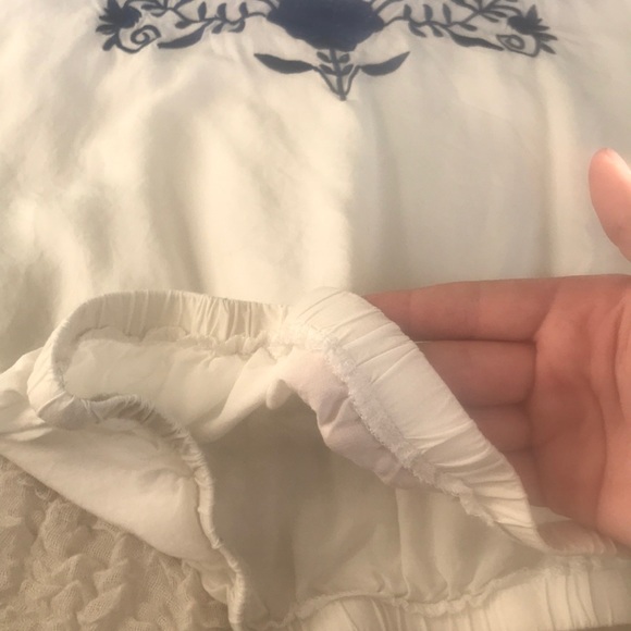 White and blue detailed blouse with pom poms - Picture 4 of 5